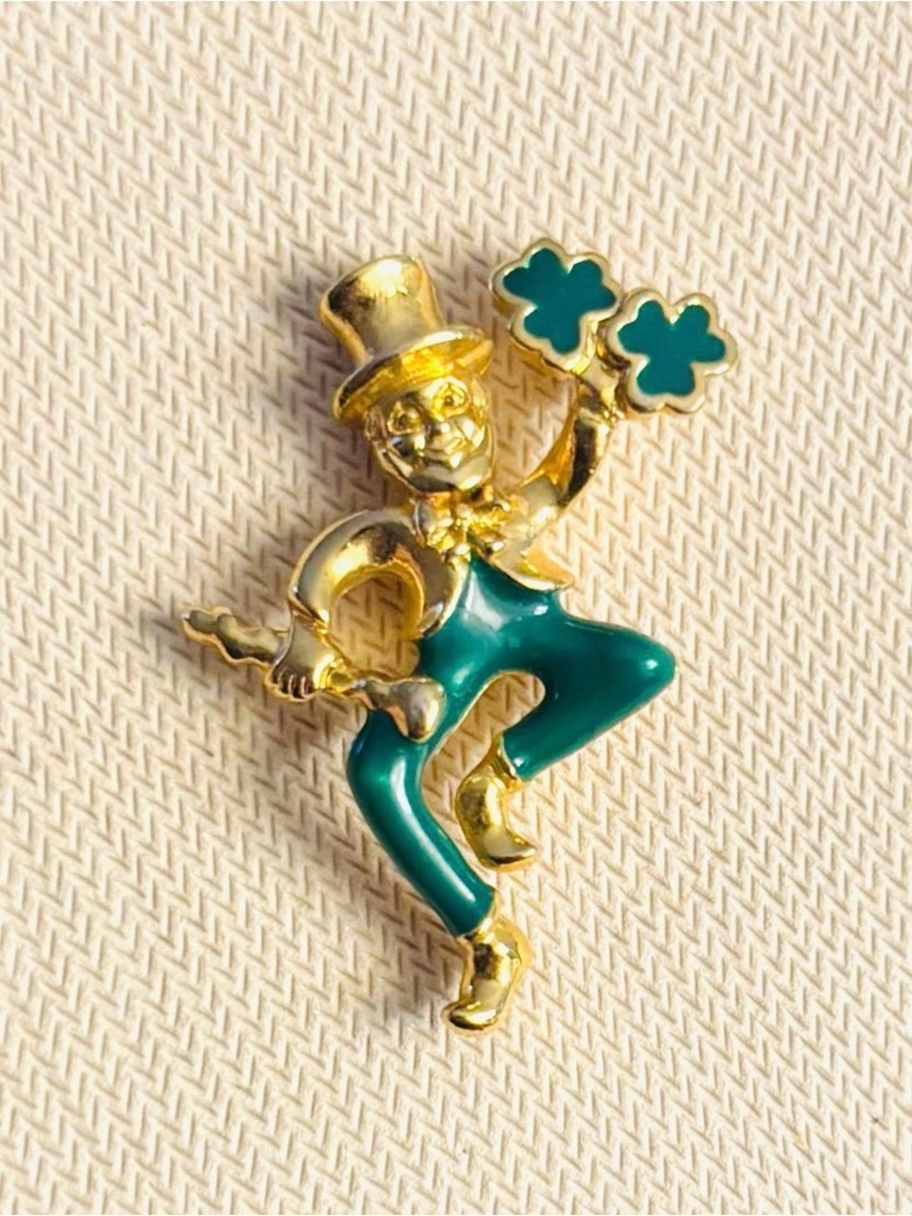 Vintage Avon Leprechaun Lapel Pin Brooch Irish